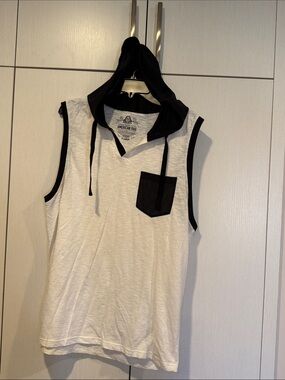 American Rag Cie Graphic Label Tee in Black & White